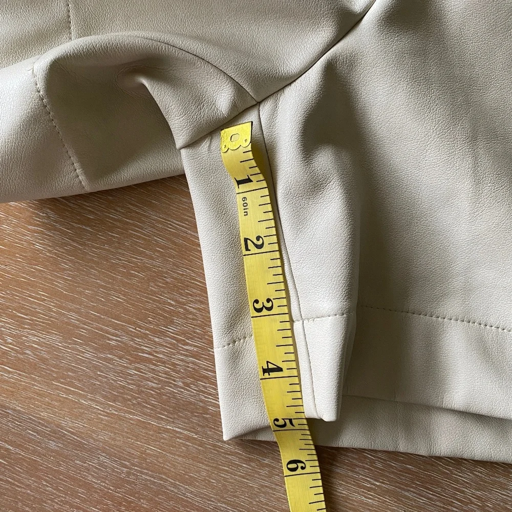 Avec Les Filles Faux Leather Shorts Pockets Cream - Medium - Picture 4 of 8
